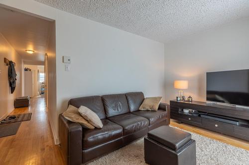 Living room - 6352 Boul. Des Roseraies, Montréal (Anjou), QC - Indoor Photo Showing Living Room