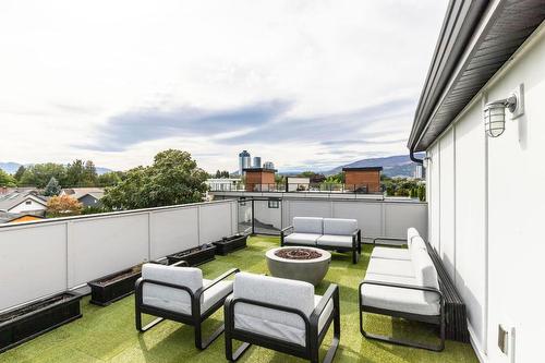 966 Fuller Avenue, Kelowna, BC - Outdoor With Deck Patio Veranda