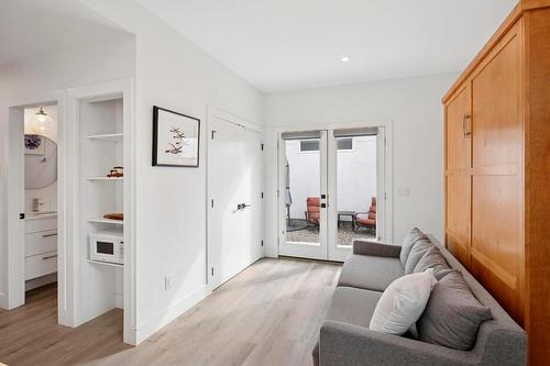 966 Fuller Avenue, Kelowna, BC - Indoor