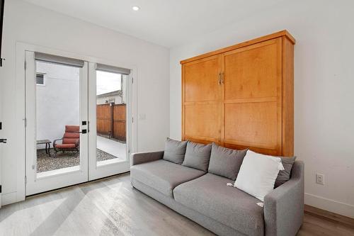 966 Fuller Avenue, Kelowna, BC - Indoor Photo Showing Other Room