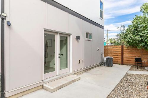 966 Fuller Avenue, Kelowna, BC - Outdoor With Exterior