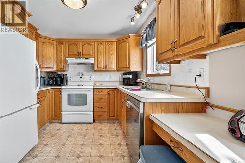 413 Woodlily Drive, Moose Jaw, SK - Indoor Photo Showing Kitchen