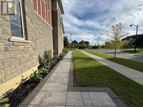 28 Larkin Avenue, King, ON - Outdoor