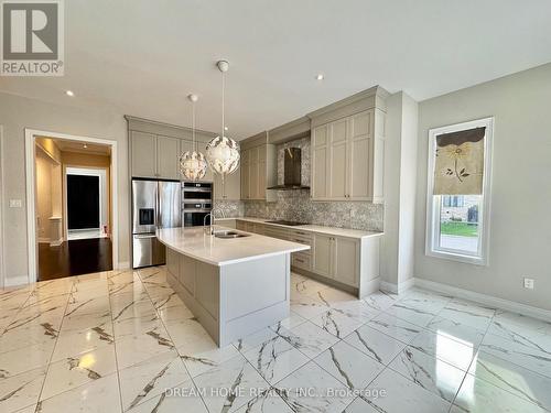 28 Larkin Avenue, King, ON - Indoor Photo Showing Kitchen With Upgraded Kitchen