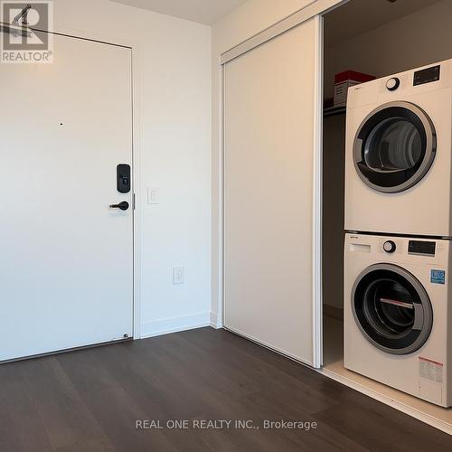 3512 - 3900 Confederation Parkway, Mississauga, ON - Indoor Photo Showing Laundry Room