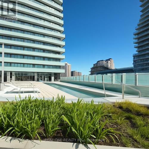 3512 - 3900 Confederation Parkway, Mississauga, ON - Outdoor