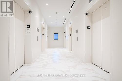 3512 - 3900 Confederation Parkway, Mississauga, ON - Indoor Photo Showing Other Room