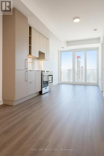 3512 - 3900 Confederation Parkway, Mississauga, ON - Indoor Photo Showing Kitchen