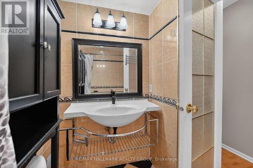 705 - 141 Somerset Street W, Ottawa, ON - Indoor Photo Showing Bathroom