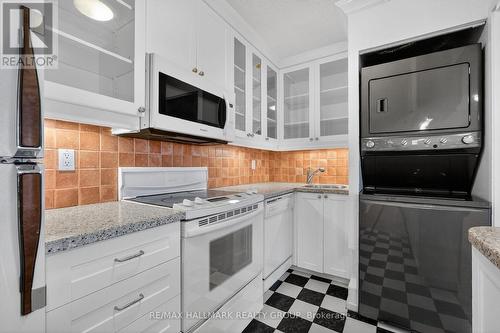 705 - 141 Somerset Street W, Ottawa, ON - Indoor Photo Showing Kitchen