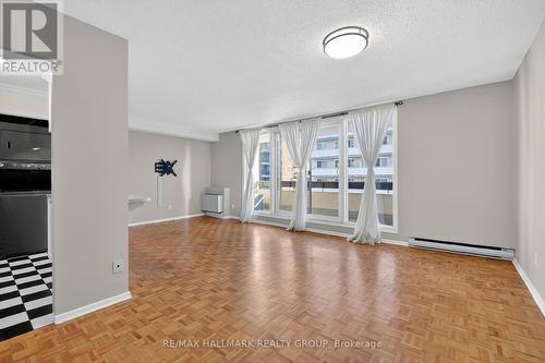 705 - 141 Somerset Street W, Ottawa, ON - Indoor Photo Showing Other Room