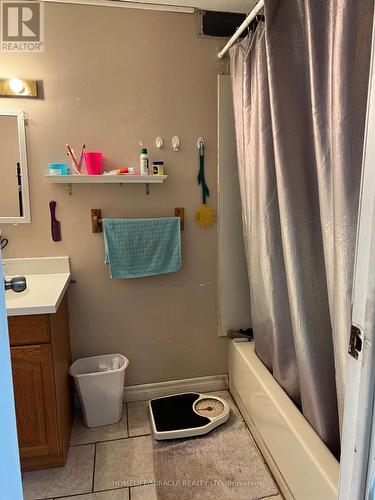 5 Glencairn Square, Brampton, ON - Indoor Photo Showing Bathroom