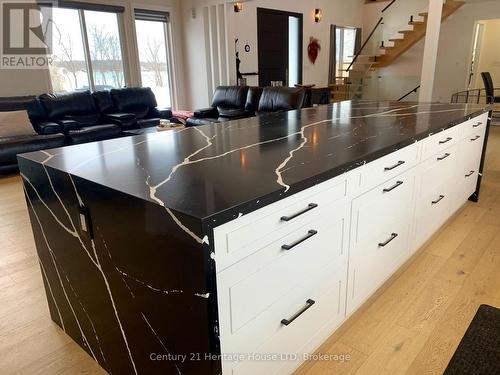 9785 Niagara River Parkway, Niagara Falls (Lyons Creek), ON - Indoor