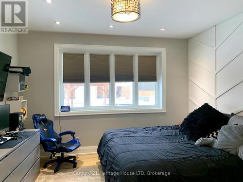 9785 Niagara River Parkway, Niagara Falls (Lyons Creek), ON - Indoor Photo Showing Bedroom