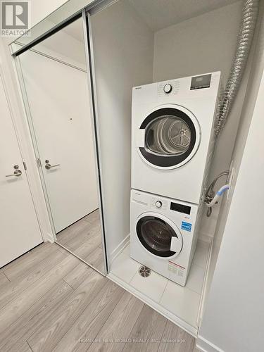 1714 - 120 Broadway Avenue, Toronto, ON - Indoor Photo Showing Laundry Room