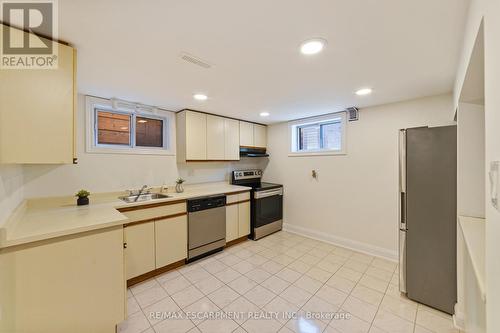 131 Sanatorium Road, Hamilton, ON - Indoor Photo Showing Kitchen