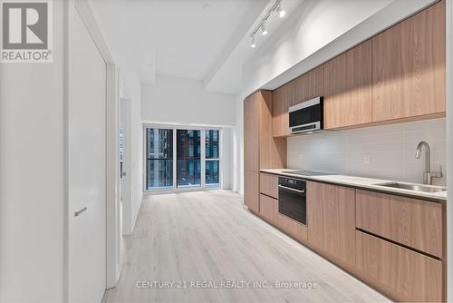 1303 - 110 Broadway Avenue, Toronto, ON - Indoor Photo Showing Kitchen
