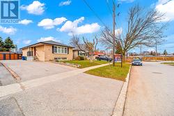 24 HURLEY CRESCENT  Toronto, ON M1P 4H4
