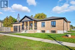 476 BEURLING AVENUE  Oshawa (Mclaughlin), ON L1J 2Z9