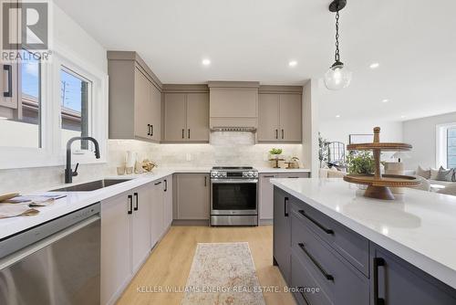476 Beurling Avenue, Oshawa (Mclaughlin), ON - Indoor Photo Showing Kitchen With Stainless Steel Kitchen With Upgraded Kitchen