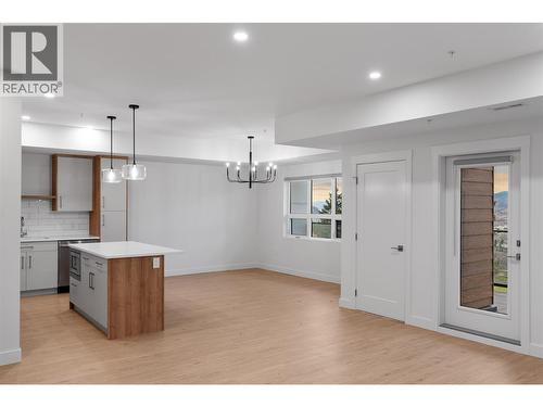 1844 Qu'Appelle Boulevard Unit# 107, Kamloops, BC - Indoor Photo Showing Kitchen