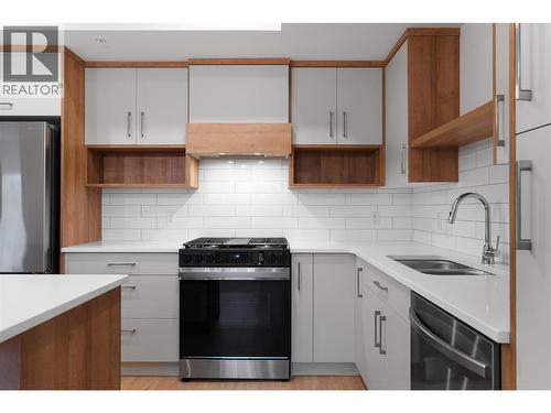 1844 Qu'Appelle Boulevard Unit# 107, Kamloops, BC - Indoor Photo Showing Kitchen With Double Sink