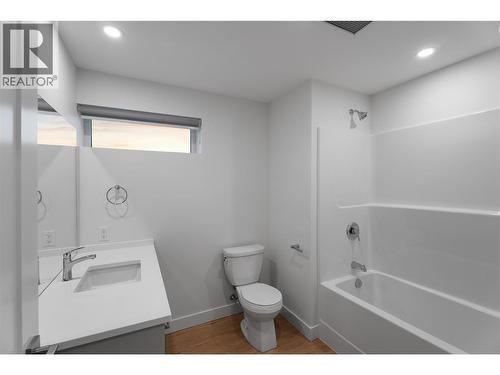 1844 Qu'Appelle Boulevard Unit# 107, Kamloops, BC - Indoor Photo Showing Bathroom