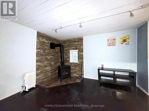 Side - 401 Queenston Street, St. Catharines, ON -  Photo Showing Other Room