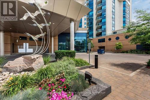 811 - 37 Ellen Street, Barrie, ON - Outdoor