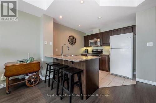 811 - 37 Ellen Street, Barrie, ON - Indoor Photo Showing Kitchen