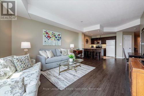 811 - 37 Ellen Street, Barrie, ON - Indoor Photo Showing Living Room