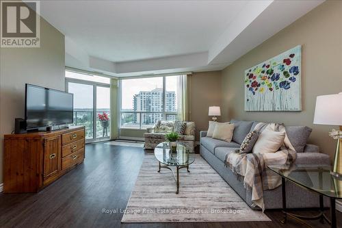 811 - 37 Ellen Street, Barrie, ON - Indoor Photo Showing Living Room