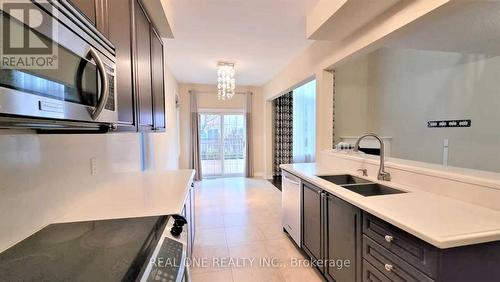 2495 Felhaber Crescent, Oakville, ON - Indoor Photo Showing Kitchen With Double Sink