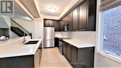 2495 Felhaber Crescent, Oakville, ON - Indoor Photo Showing Kitchen With Double Sink