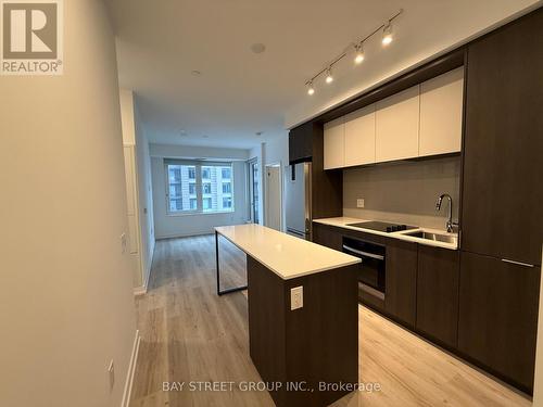 2705 - 395 Square One Drive, Mississauga, ON - Indoor Photo Showing Kitchen