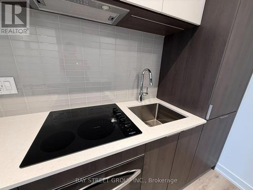 2705 - 395 Square One Drive, Mississauga, ON - Indoor Photo Showing Kitchen