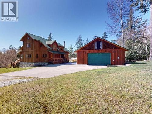 3749 Highway 101, Powell River, BC - Outdoor