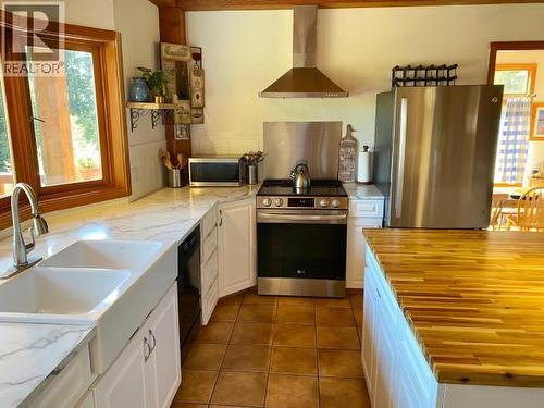 3749 Highway 101, Powell River, BC - Indoor Photo Showing Kitchen With Double Sink