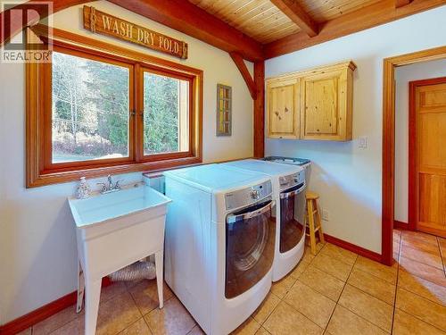 3749 Highway 101, Powell River, BC - Indoor Photo Showing Laundry Room