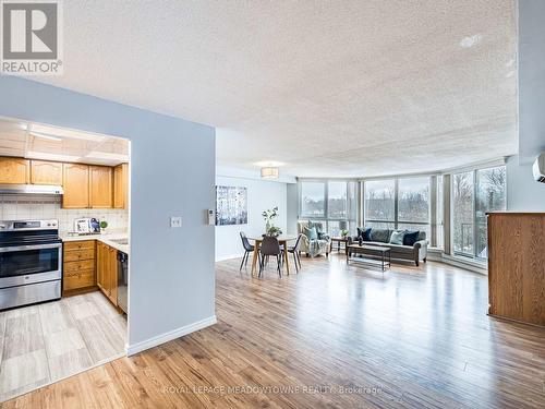 Open concept living and dining area - 306 - 26 Hall Road, Halton Hills, ON - Indoor Photo Showing Kitchen