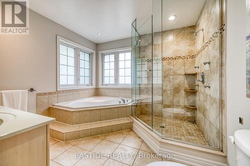 2422 Hertfordshire Way, Oakville, ON - Indoor Photo Showing Bathroom