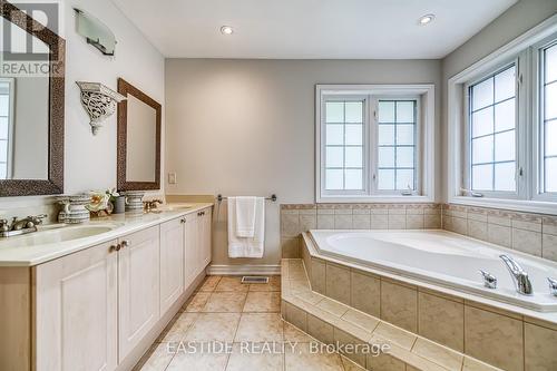 2422 Hertfordshire Way, Oakville, ON - Indoor Photo Showing Bathroom
