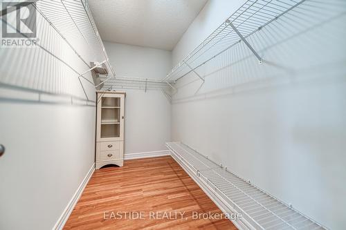 2422 Hertfordshire Way, Oakville, ON - Indoor