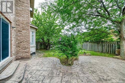 2422 Hertfordshire Way, Oakville, ON - Outdoor
