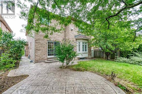 2422 Hertfordshire Way, Oakville, ON - Outdoor