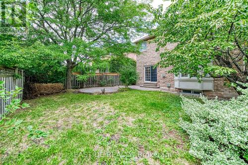 2422 Hertfordshire Way, Oakville, ON - Outdoor