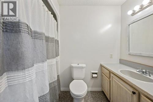 459 Johnson Crescent, Oliver, BC - Indoor Photo Showing Bathroom