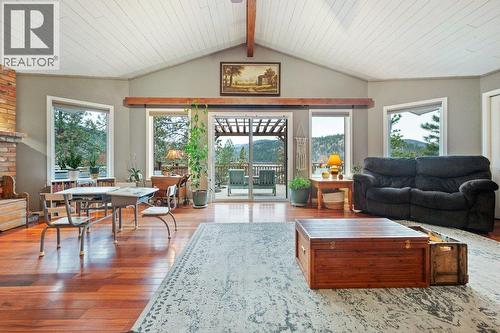 459 Johnson Crescent, Oliver, BC - Indoor Photo Showing Living Room