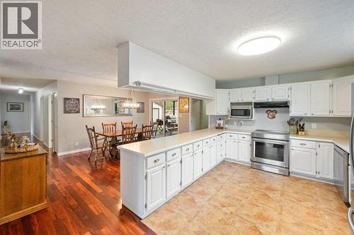 459 Johnson Crescent, Oliver, BC - Indoor Photo Showing Kitchen
