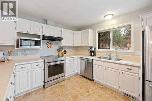 459 Johnson Crescent, Oliver, BC - Indoor Photo Showing Kitchen With Double Sink